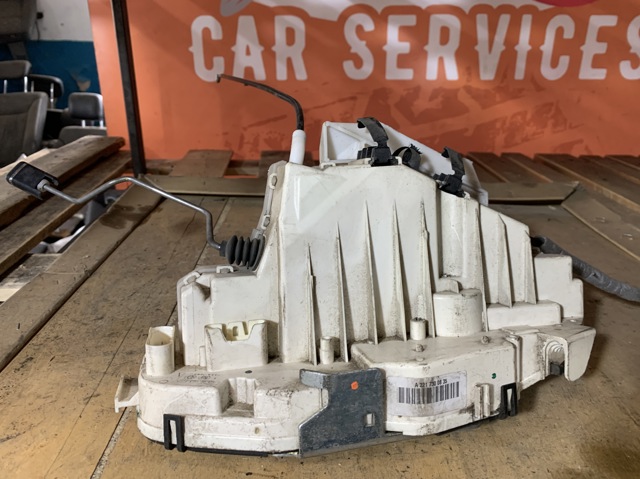 MERCEDES A2217300835 Замок двери задней правой в наличии Киев
