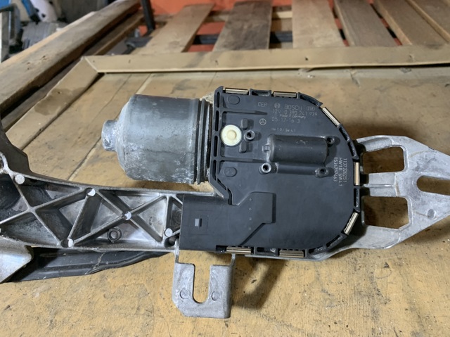 2218201942 MERCEDES Мотор стеклоочистителя лобового стекла левый купить в Чернигов