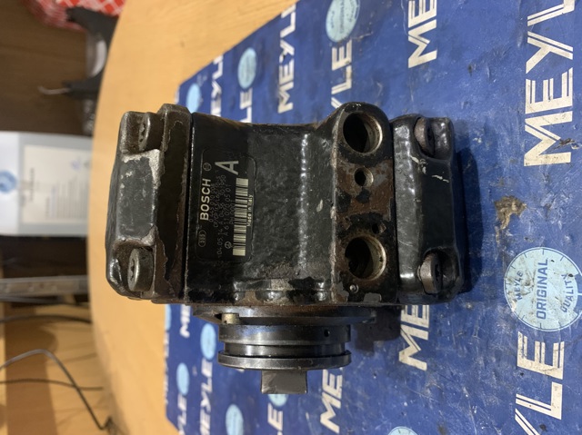 Насос топливный высокого давления A6110700501 MERCEDES