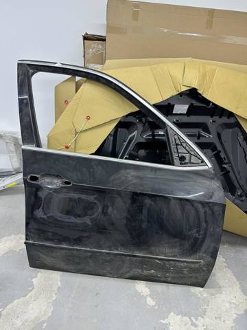 Пассажирская передняя дверь 41517211424 BMW