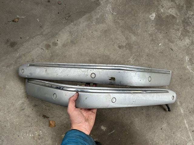 Молдинг бампера переднего, правый A2108851621 MERCEDES