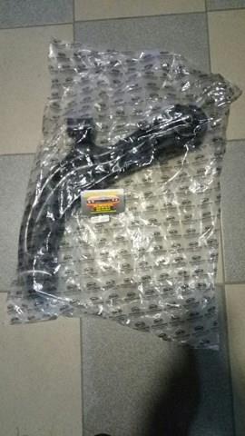 Левый рычаг передней нижней подвески SK524085 SKP