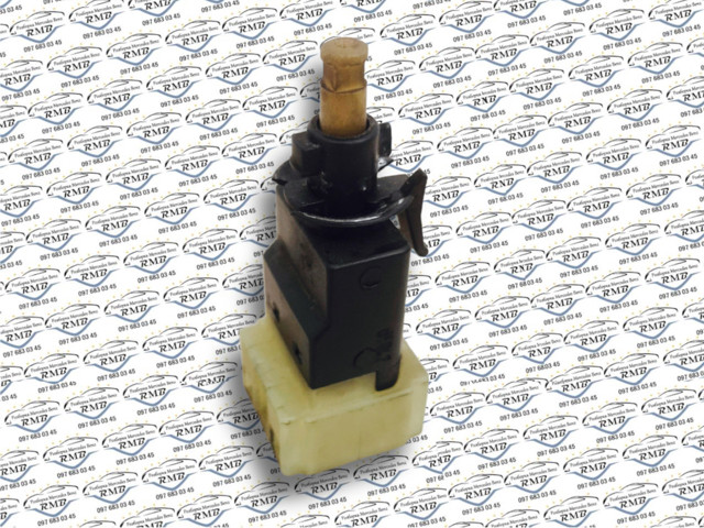MERCEDES 0015450109 Датчик включения стопсигнала в наличии Каменское