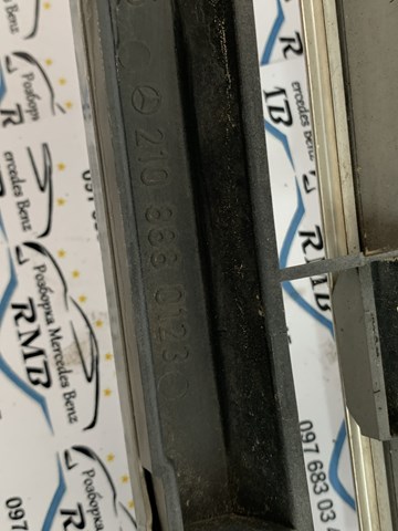 MERCEDES 2108880123 Решетка радиатора в наличии Черновцы
