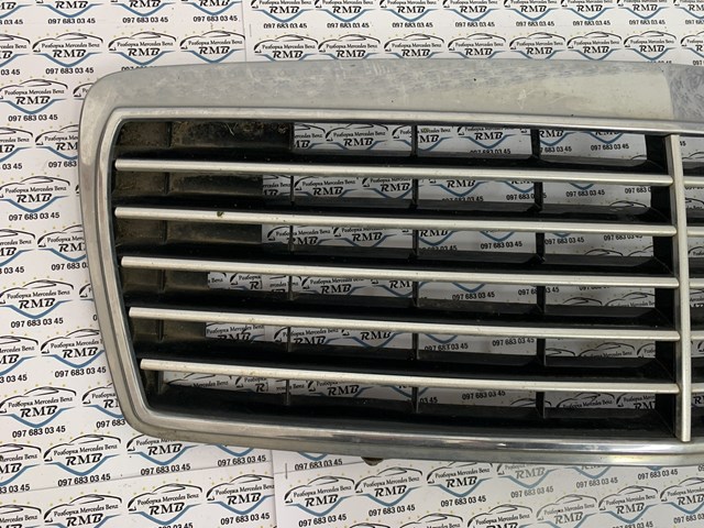 MERCEDES 2108880123 Решетка радиатора в наличии Днепр