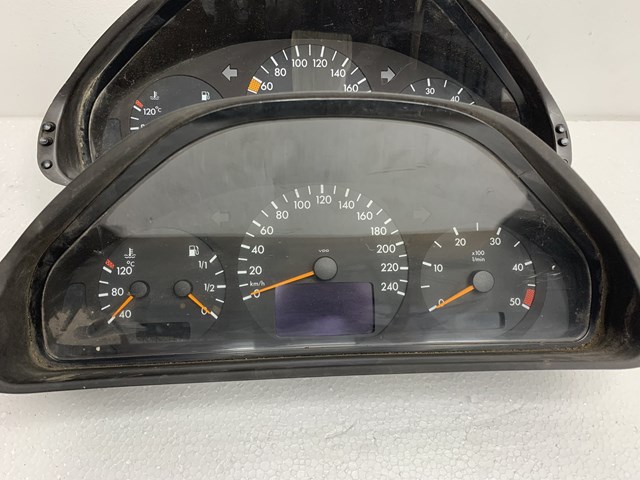 MERCEDES A2105400548 Приборная доска (щиток приборов) в наличии Кривой Рог