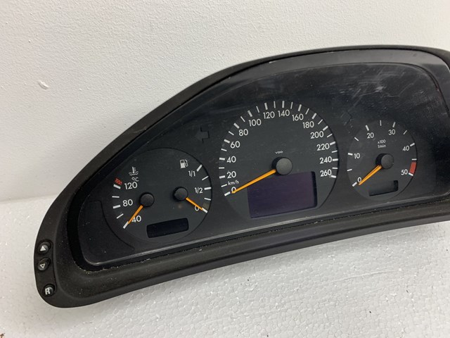 MERCEDES 2105407211 Панель приборов в наличии Ирпень