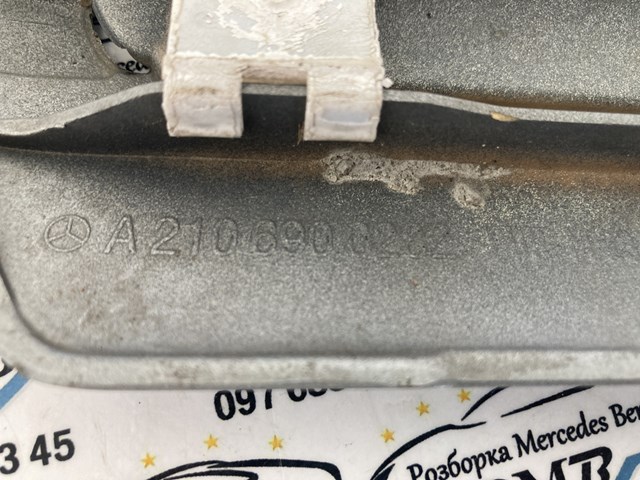 2106900282 MERCEDES Молдинг крыла переднего правого купить в Киев