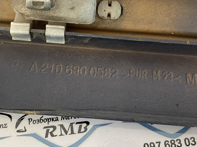 A2106900582 MERCEDES Накладка двери задней левой купить в Ирпень