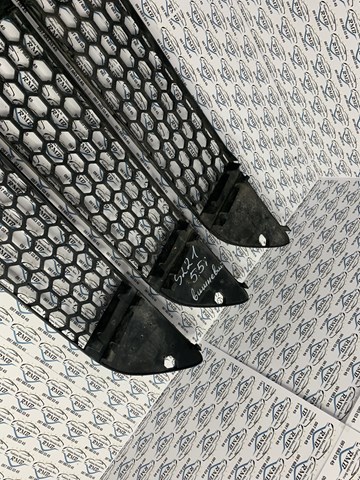 MERCEDES A2218850053 Решетка бампера переднего в наличии Ужгород