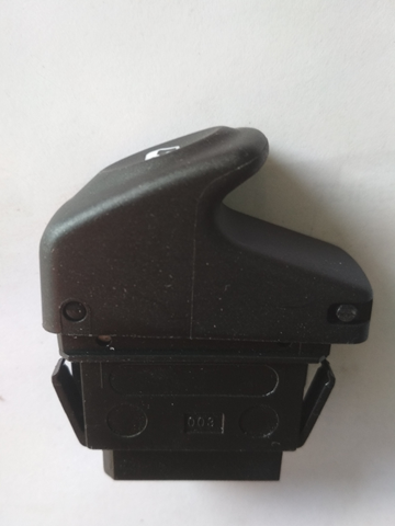 Кнопка подъемника задних стёкол 8200199223 QSP-M