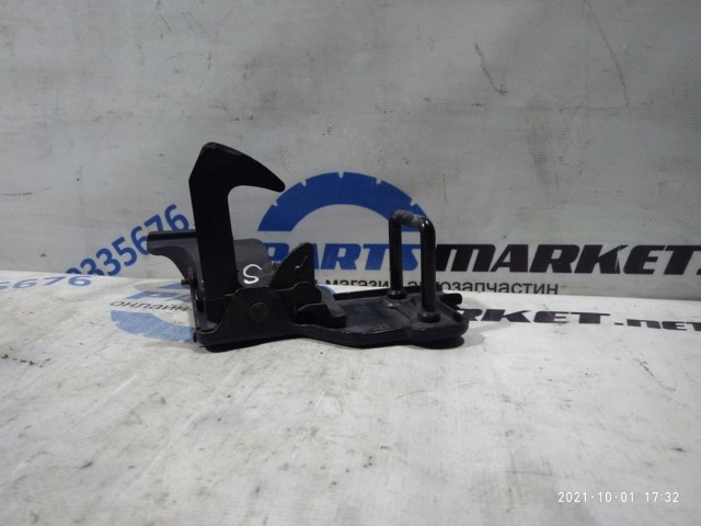 VAG 5J0823480C Стояк-крюк замка капота в наличии Житомир