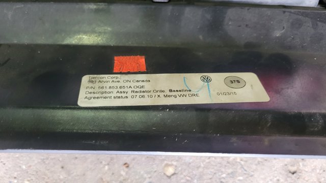 561853651COQE VAG Решетка радиатора купить в Ирпень