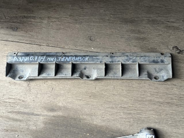 VAG 7L8825195A Кронштейн крепления защиты двигателя в наличии Винница