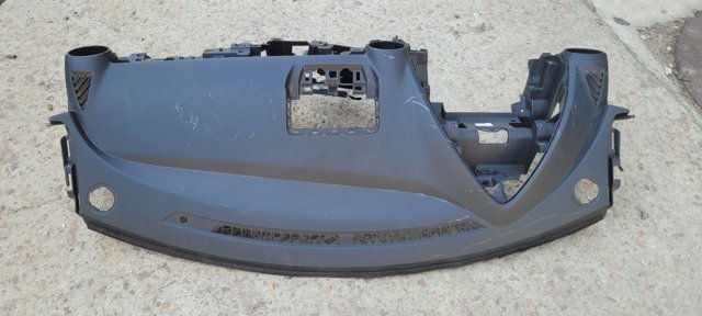 Панель приборная торпеды DB2W60400C02 MAZDA