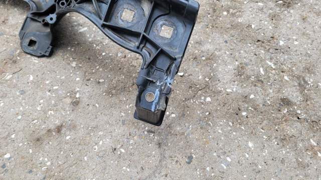 DS7Z8A284A FORD Суппорт радиатора верхний (монтажная панель крепления фар) купить в Украина