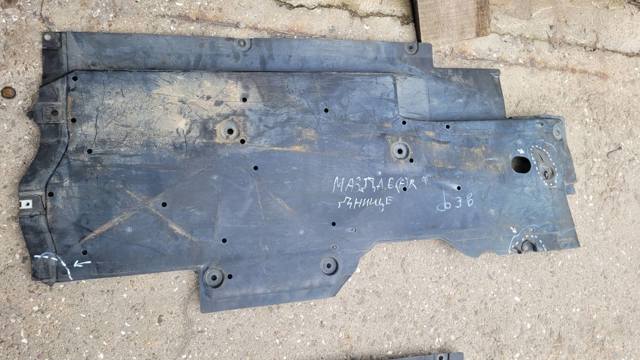 Защита днища передняя правая GHP9563D0D MAZDA