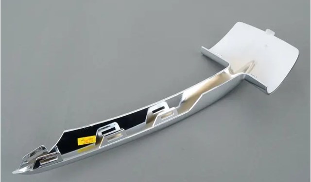 Молдинг решетки переднего бампера, левый 51117303113 BMW