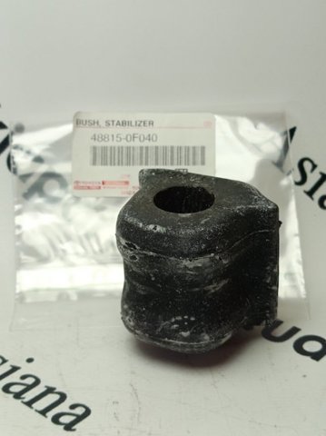 Втулка стабилизатора переднего, левая 488150F040 TOYOTA