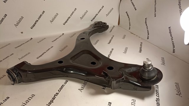 Рычаг передней подвески нижний, правый ZWDHY561 NTY