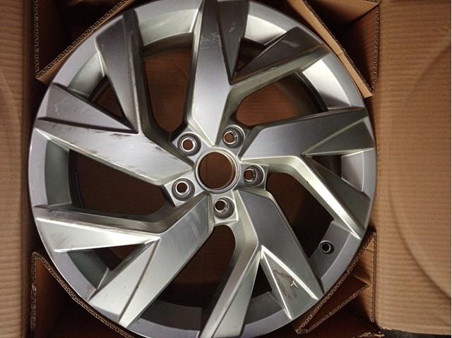 VAG 5NA6010258Z8 Диски колесные в наличии Николаев