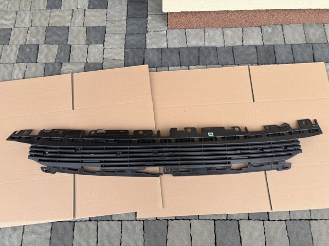 Кронштейн бампера переднего, центральный 31663677 VOLVO