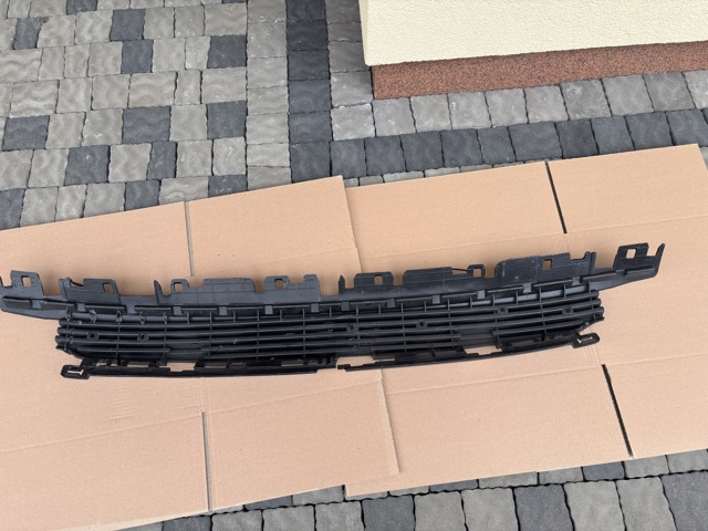 31663677 Кронштейн бампера переднего центральный купить Ровно
