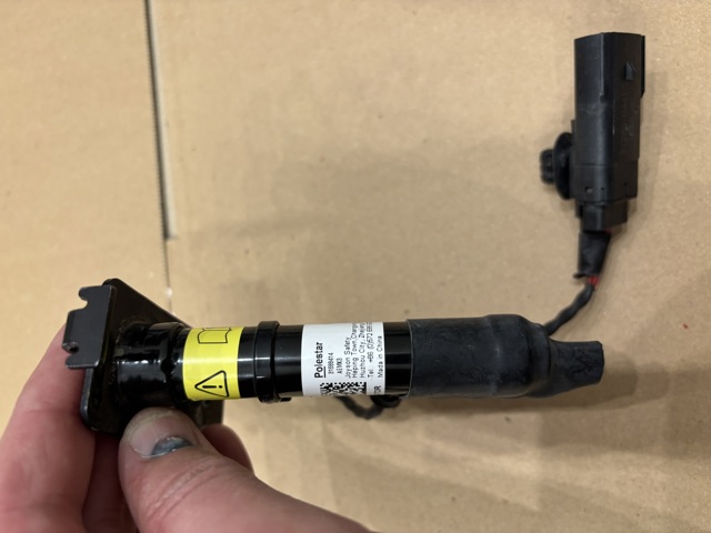 VOLVO 31688414 Пиропатрон петли капота в наличии Украина