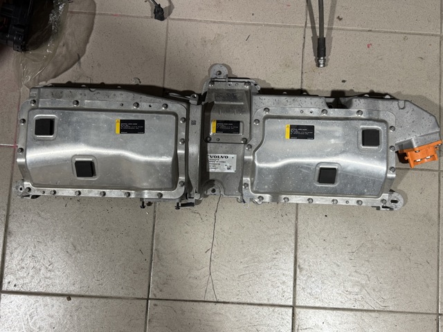 Батарейный модуль электромобиля 32325476 VOLVO