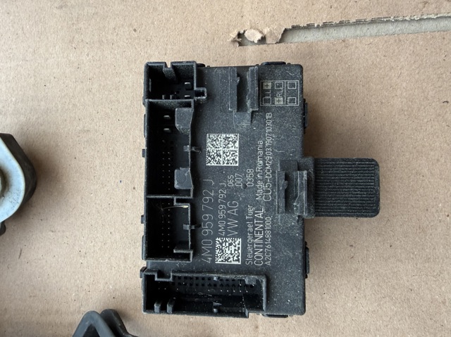 4M0959792J Блок комфорта передней двери купить Львов