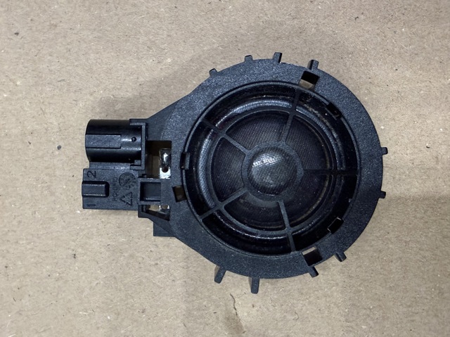 8V0035399C VAG купить в Полтава