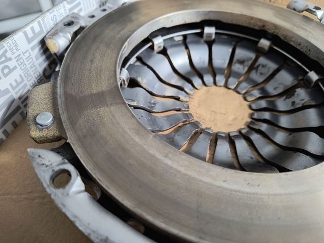302053302R RENAULT Сцепление купить в Черновцы