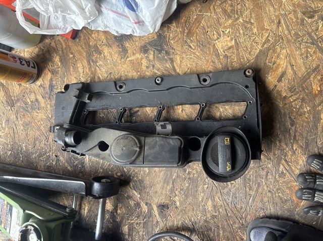 Крышка клапанов 03L103469L VAG