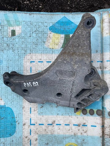 Кронштейн подушки (опоры) двигателя, правой 03L199207 VAG