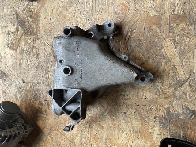 Передняя опора двигателя Volkswagen Jetta 7