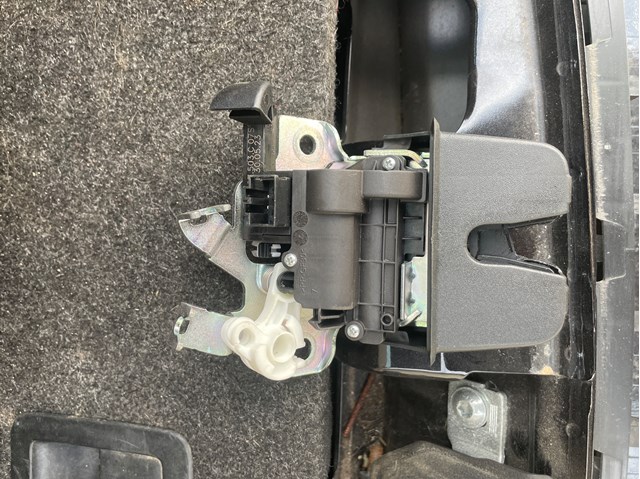 Замок крышки багажника 3G0827503C VAG