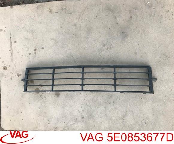 Решетка на бампер 5E0853677D VAG