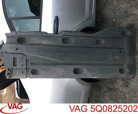 Защита днища передняя правая 5Q0825202 VAG