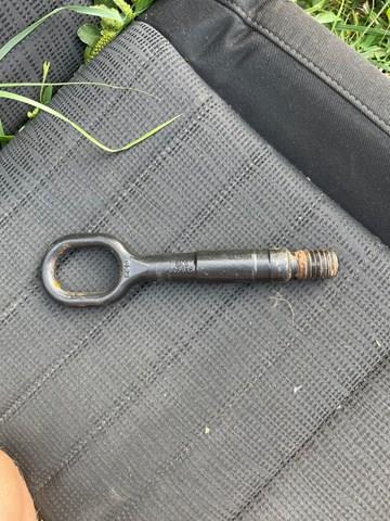 Крюк буксирный передний Фольксваген Пассат B8