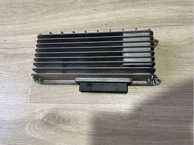 Усилитель звука аудиосистемы 8T0035223AB VAG