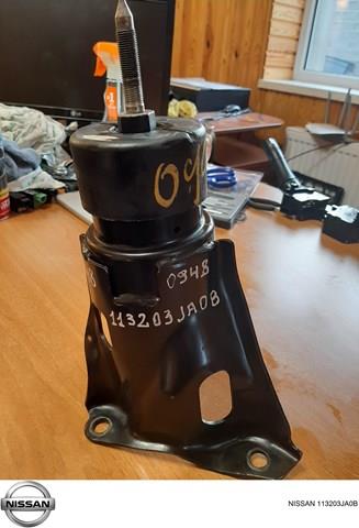 Кронштейн подушки (опоры) двигателя, задней 113203JA0B NISSAN