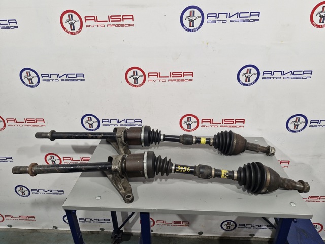 Полуось передняя, правая 391003NT0A NISSAN