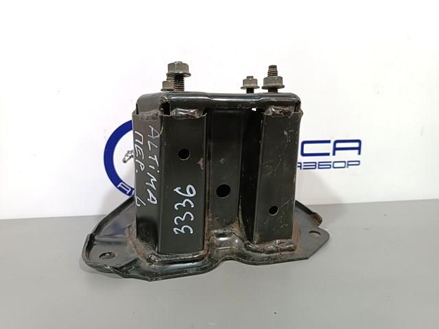 Кронштейн усилителя переднего бампера 622113TA0A NISSAN