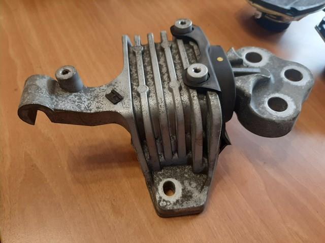 CHRYSLER 68224907AE Подушка (опора) двигателя левая в наличии Харьков