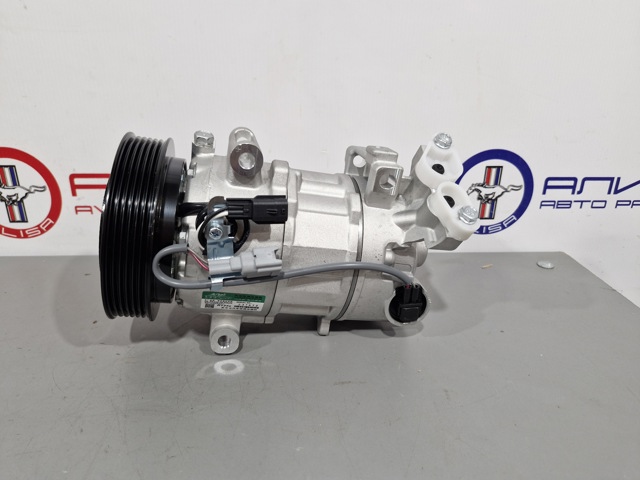 Компрессор кондиционера 926002352 RENAULT