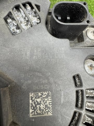 Генератор автомобиля 03L903017E VAG