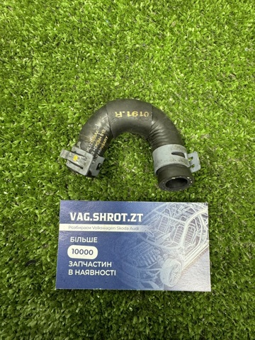 Патрубок системи охолодження 04L121058AA VAG