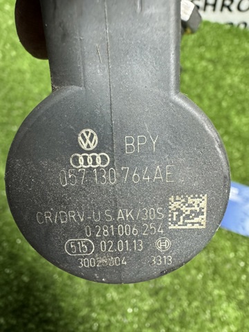 VAG 059130090CM Распределитель топлива (рампа) правый в наличии Николаев