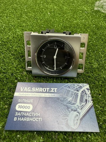 Часы в салон, на панели 3AA919204A VAG