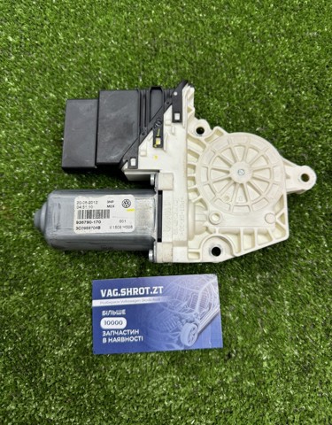 Мотор стеклоподъемника двери передней, правой 3C0959704B VAG